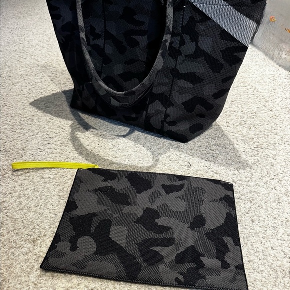 Rothy's Gray/Blue Camouflage Tote & Wristlet Purse - Picture 3 of 13